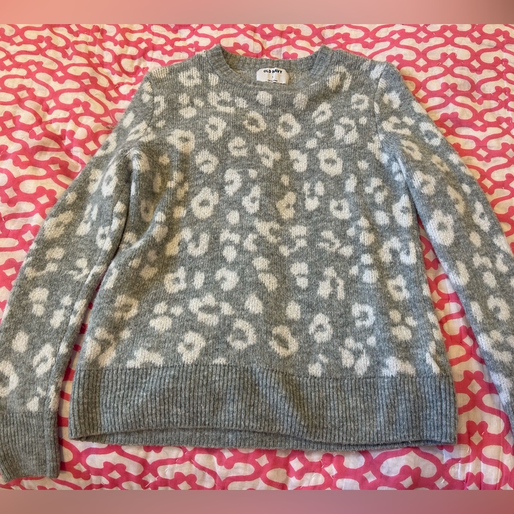 old navy cheetah print gray and white sweater size : small